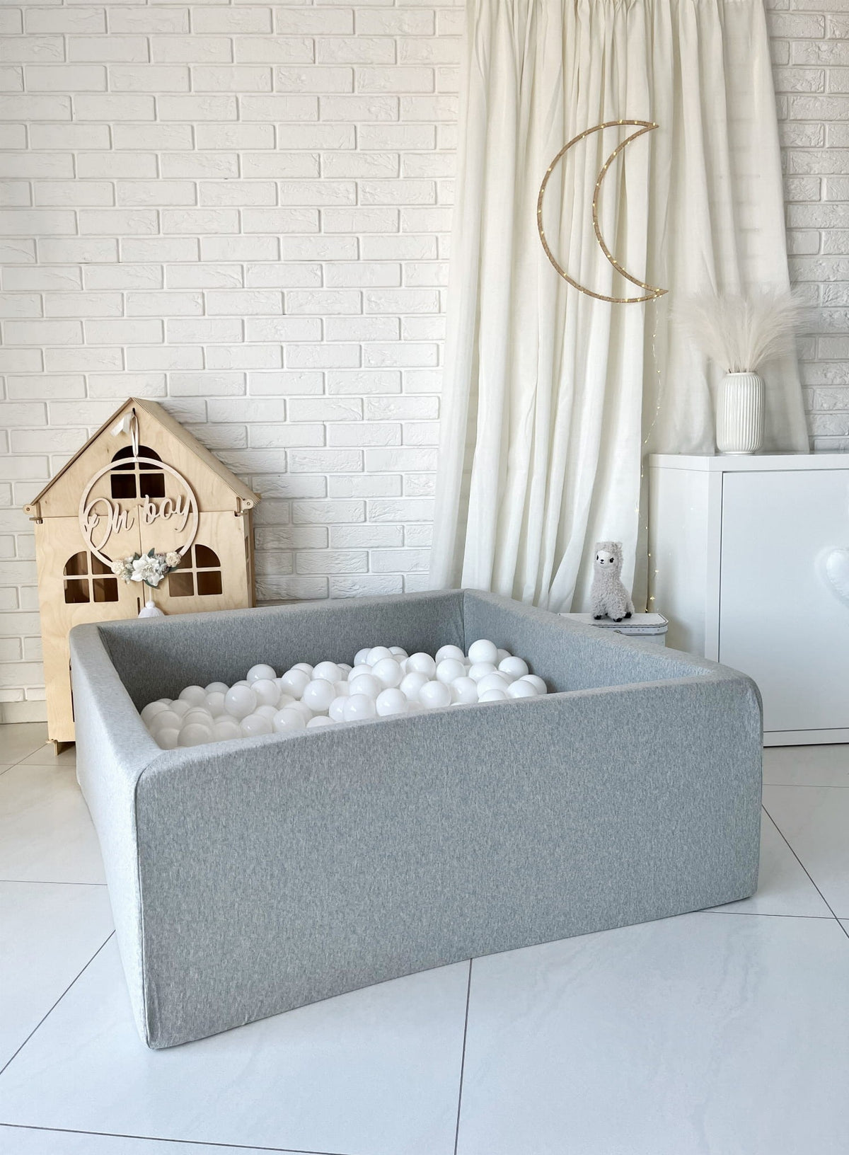 Cotton Square Ball Pit 106 x 106 x 40cm with Balls lifestyle photo