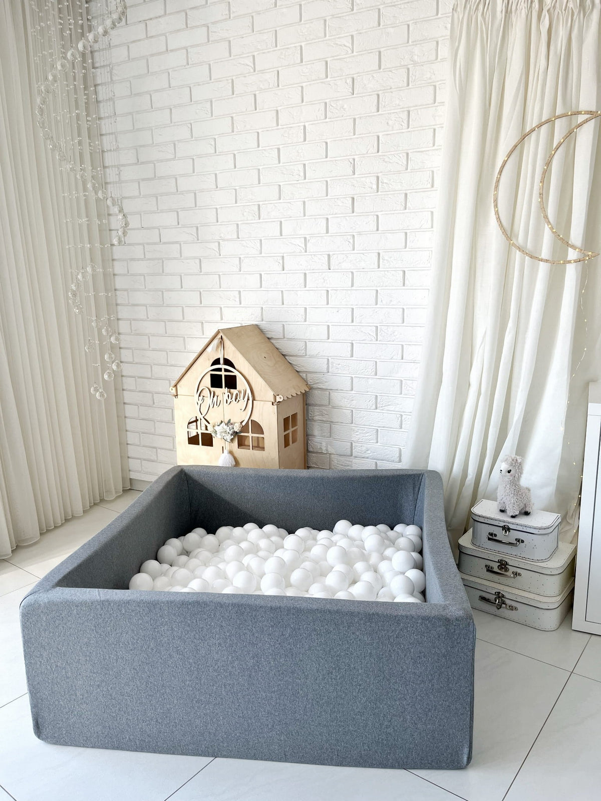 Cotton Square Ball Pit 106 x 106 x 40cm with Balls lifestyle photo